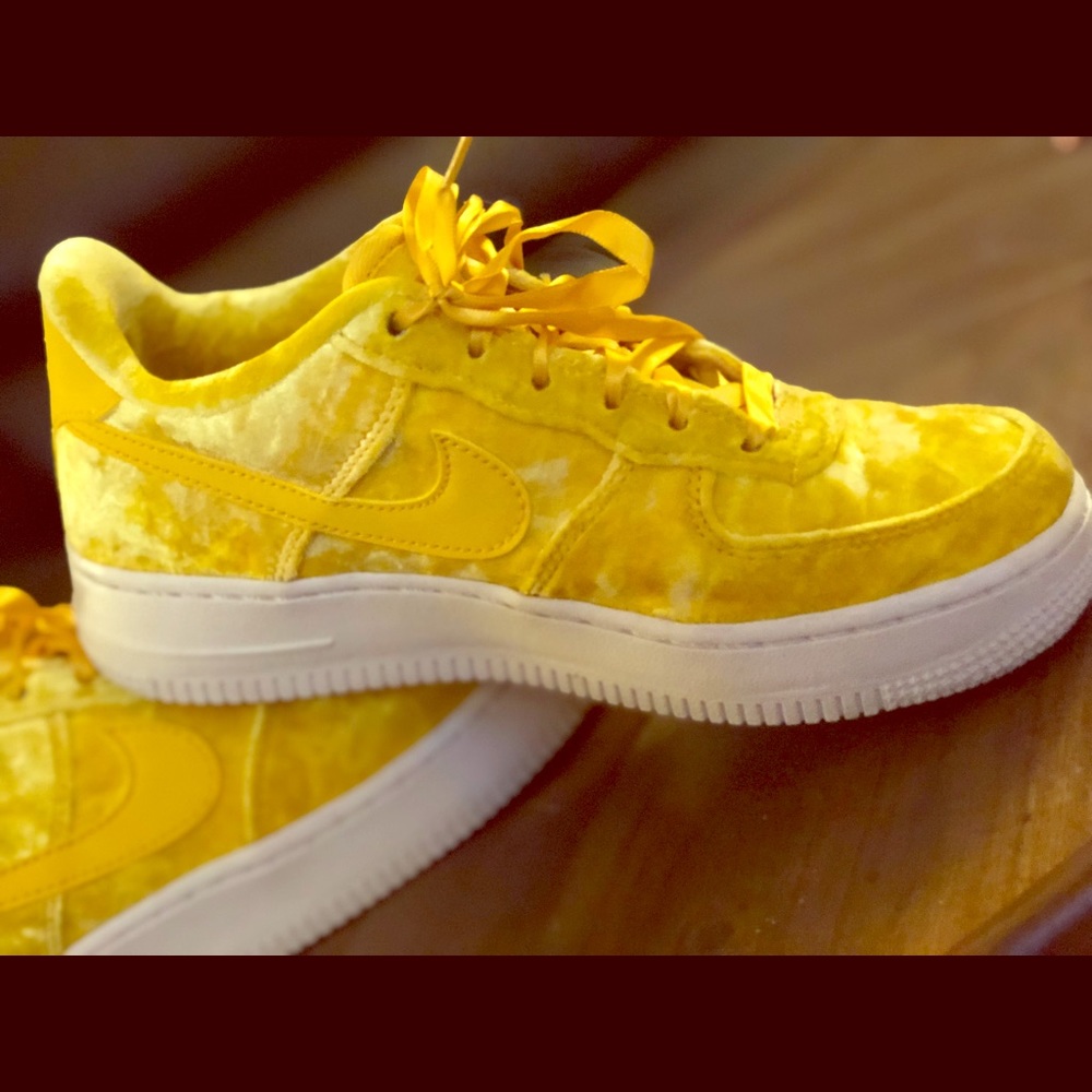 Air Force 1 LV8 GS Mineral Gold